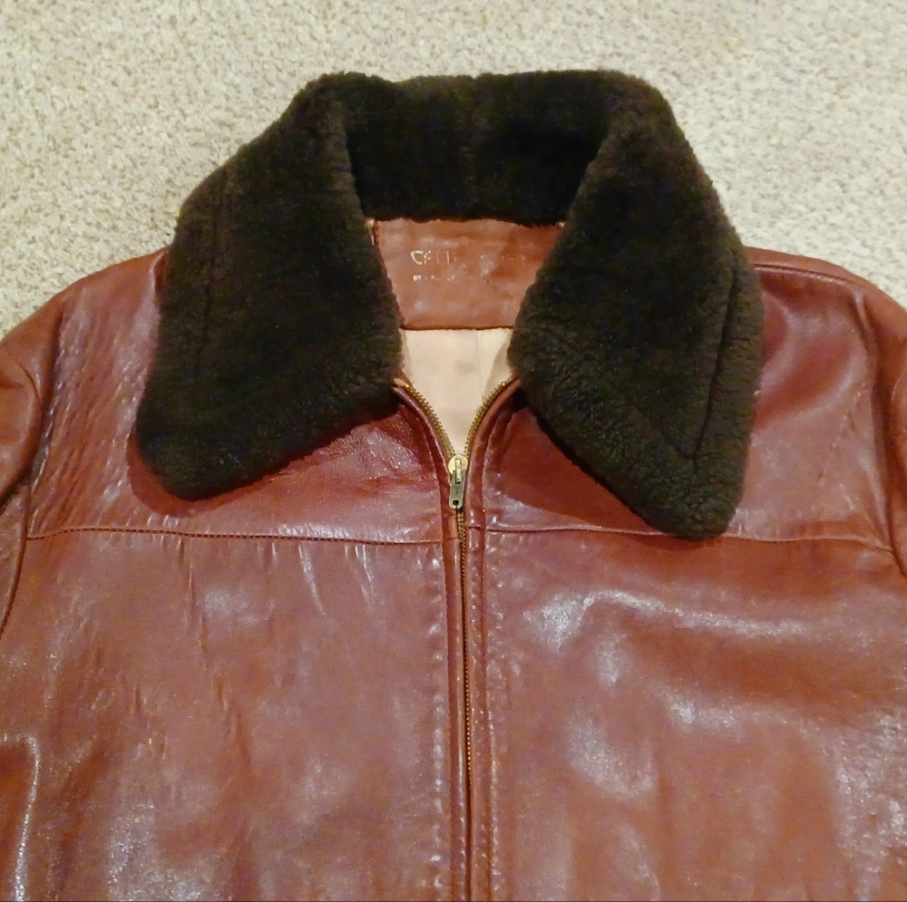 Vintage Brown Leather Jacket - Coat With A Sherpa Colar Mens Size 44 Long